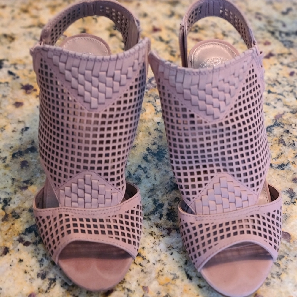 Vince Camuto mauve open toe bootie sz 6